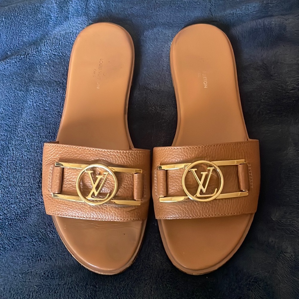 Louis Vuitton lock it flat mile sz 37 cognac
